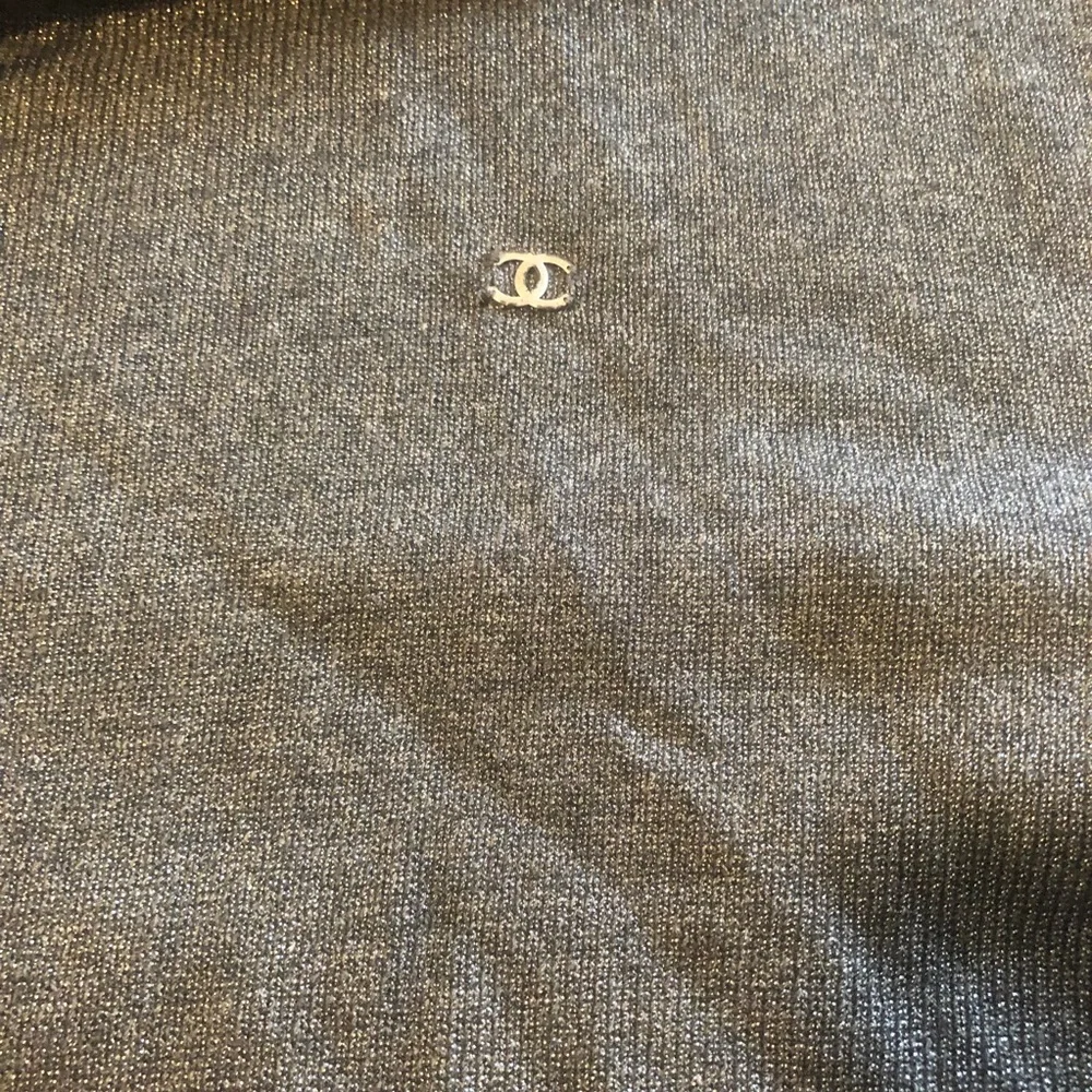 Pre-loved Chanel sparkly gray hoodie in size 44!